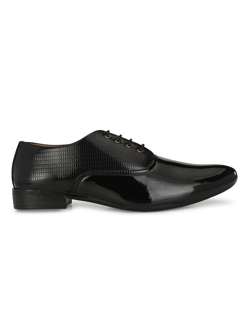 black lace-up brouges - 17192574 -  Standard Image - 1