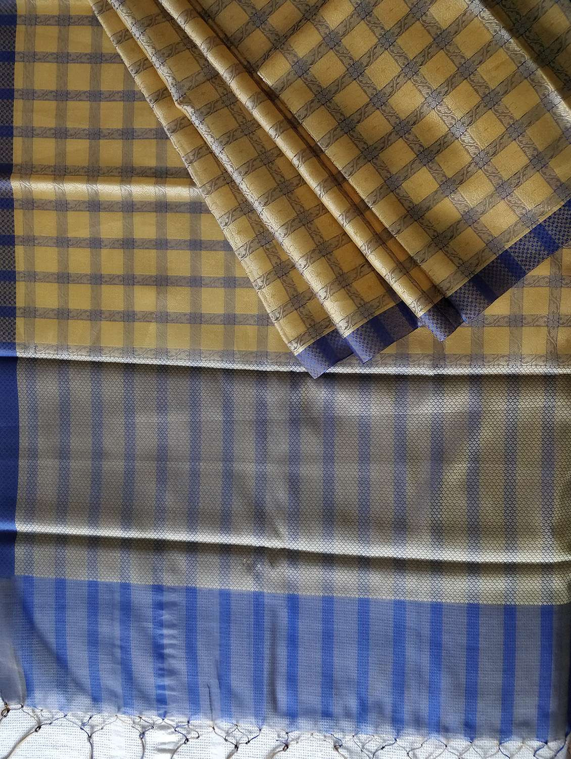 women's banarasi saree with blouse - 17271675 - Zoom Image - 0