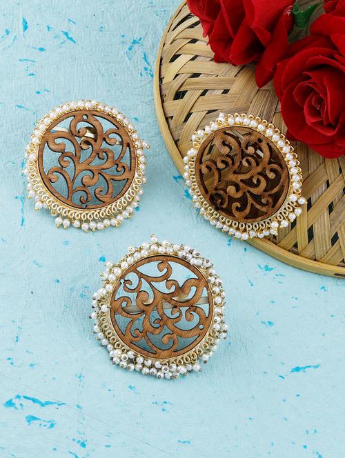 brown wood studs earring - 17274333 -  Standard Image - 0