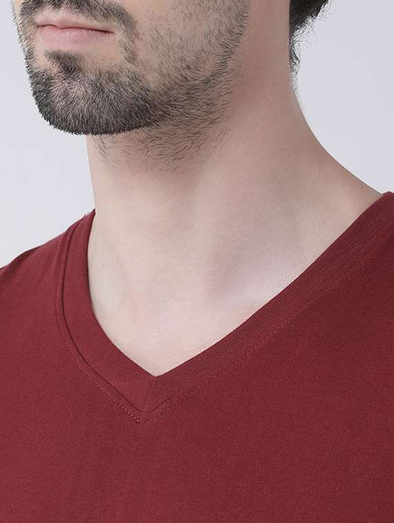 maroon chest print t-shirt - 17275219 -  Standard Image - 4