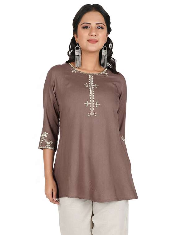 embroidered detail round neck top 
