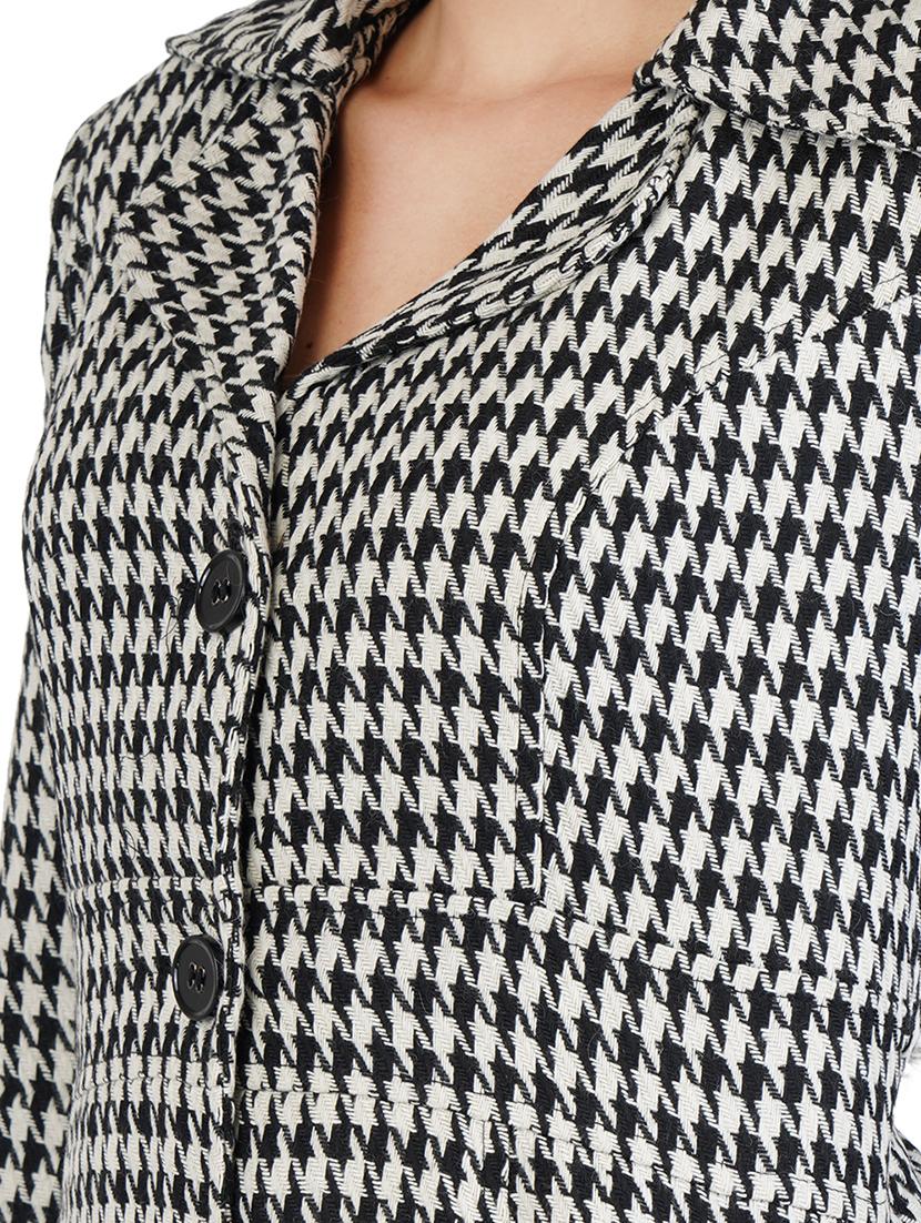 black lapel neck full sleeves coat - 17380269 - Standard Image - 4