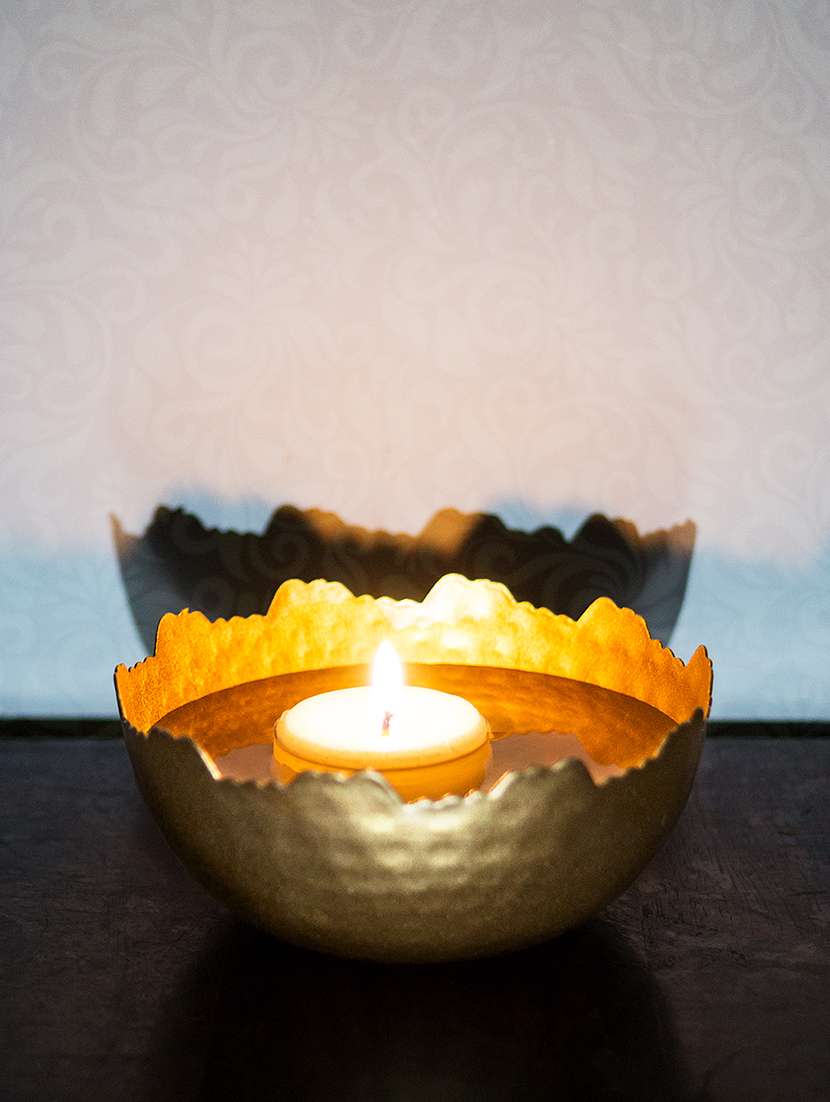 gold-toned candle bowl tea light holder 