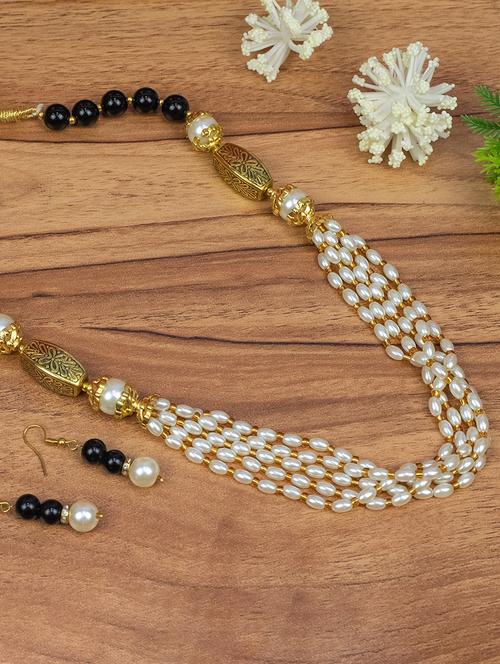  pearl jewellery set - 17460311 -  Standard Image - 0