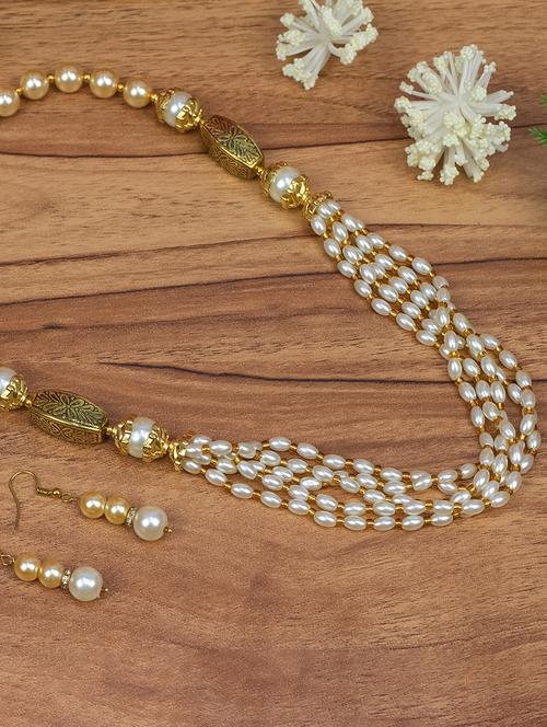  white pearl jewellery set - 17460313 -  Standard Image - 0