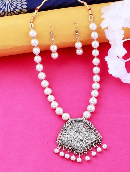 silver plated pearl necklace - 17466204 - Standard Image - 0