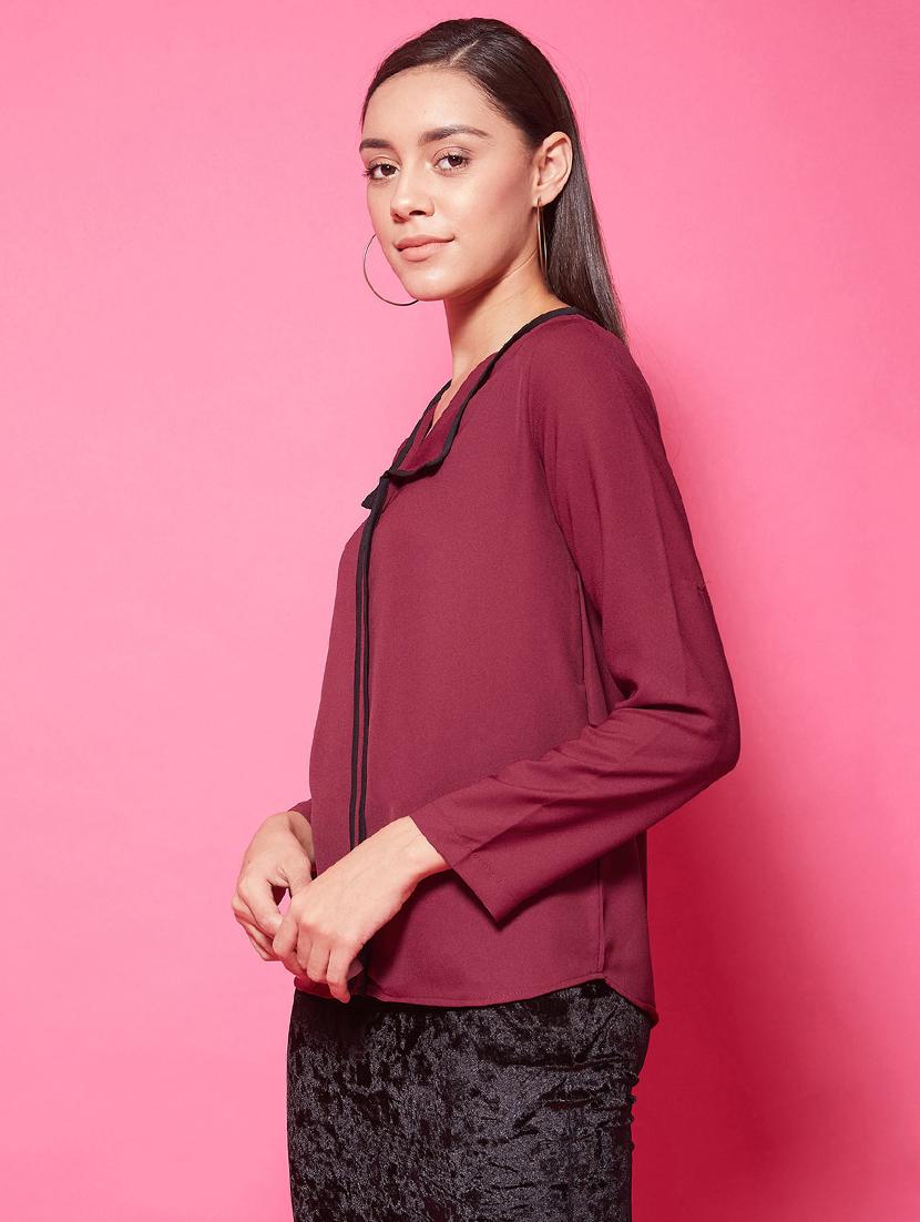 contrast piped v-neck top - 17484061 - Standard Image - 1