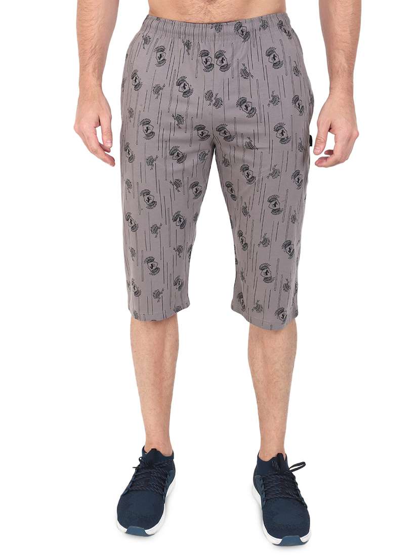 grey printed three - fourth