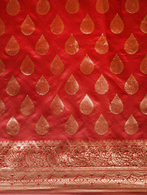 self design bordered saree with blouse - 17528642 - Standard Image - 4