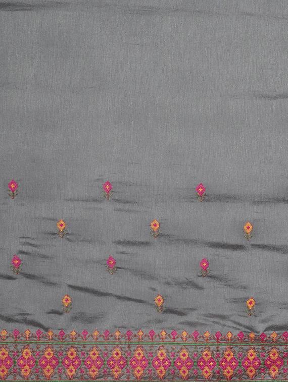 embroidered bordered saree with blouse - 17528647 - Standard Image - 4