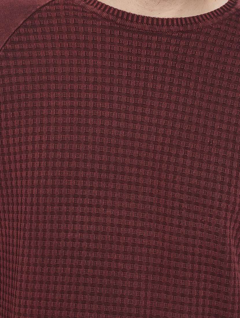 maroon self design pullover - 17531196 - Standard Image - 4