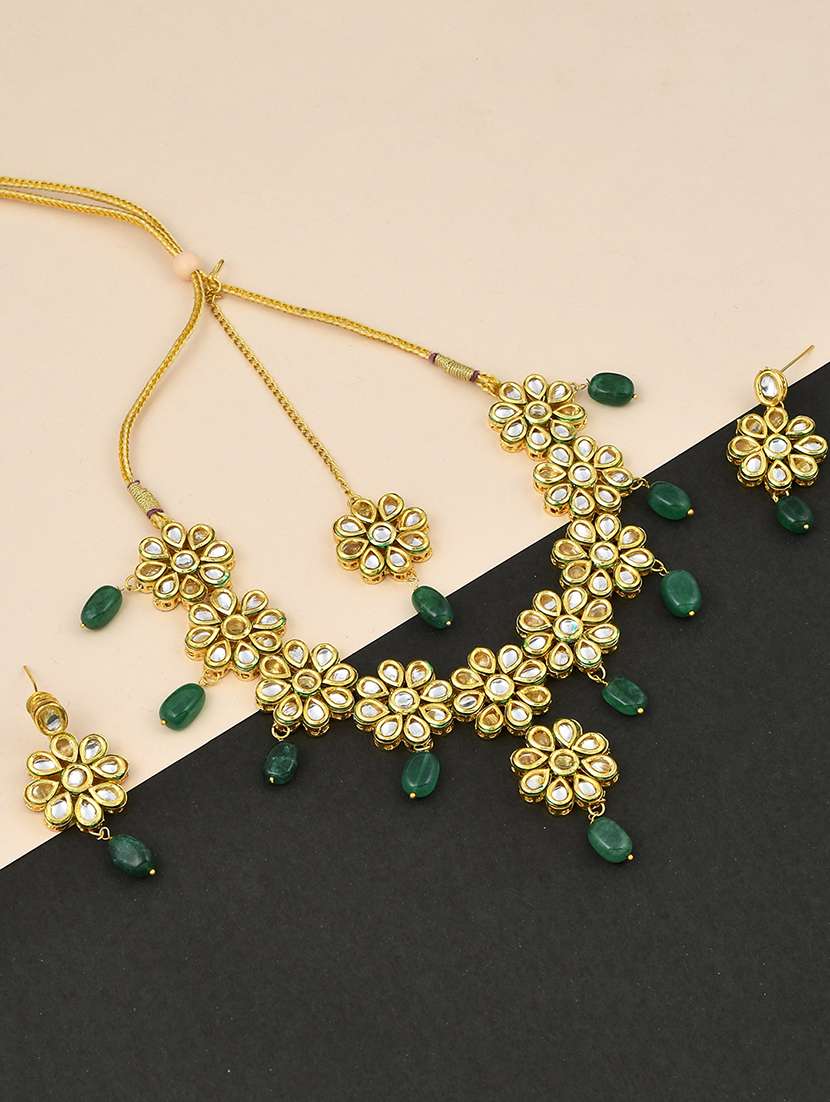 gold brass kudan necklaces with earring and maangtikka 