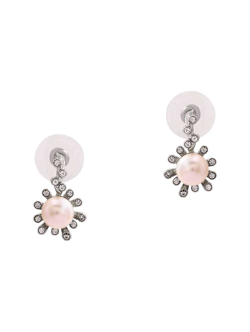 silver  metal studs earring - 17542802 -  Standard Image - 1