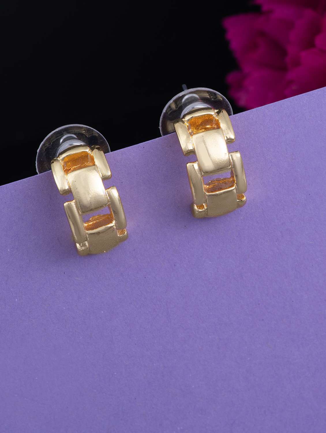 gold metal hoop earring