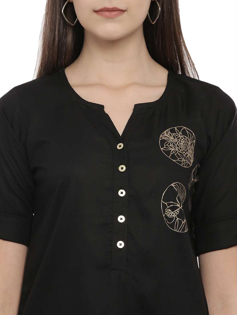 notch neck printed top - 17550690 - Standard Image - 4