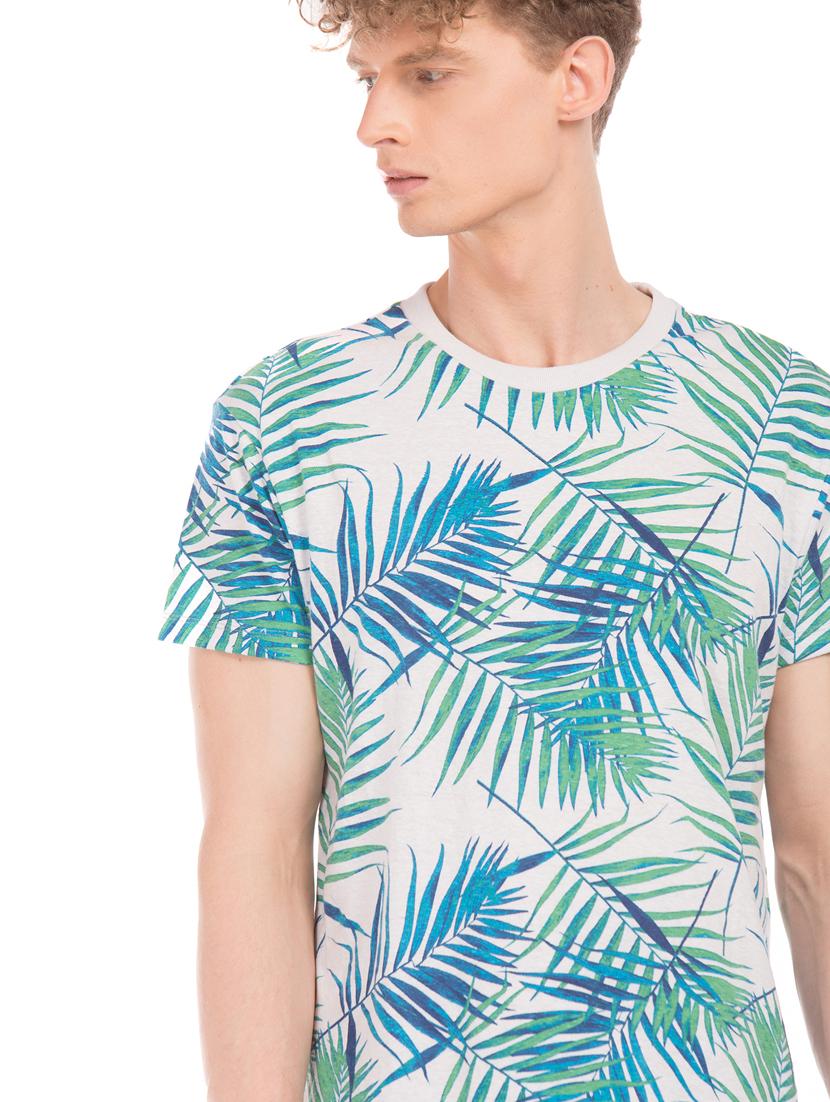 crew neck tropical print t-shirt - 17625793 - Standard Image - 4