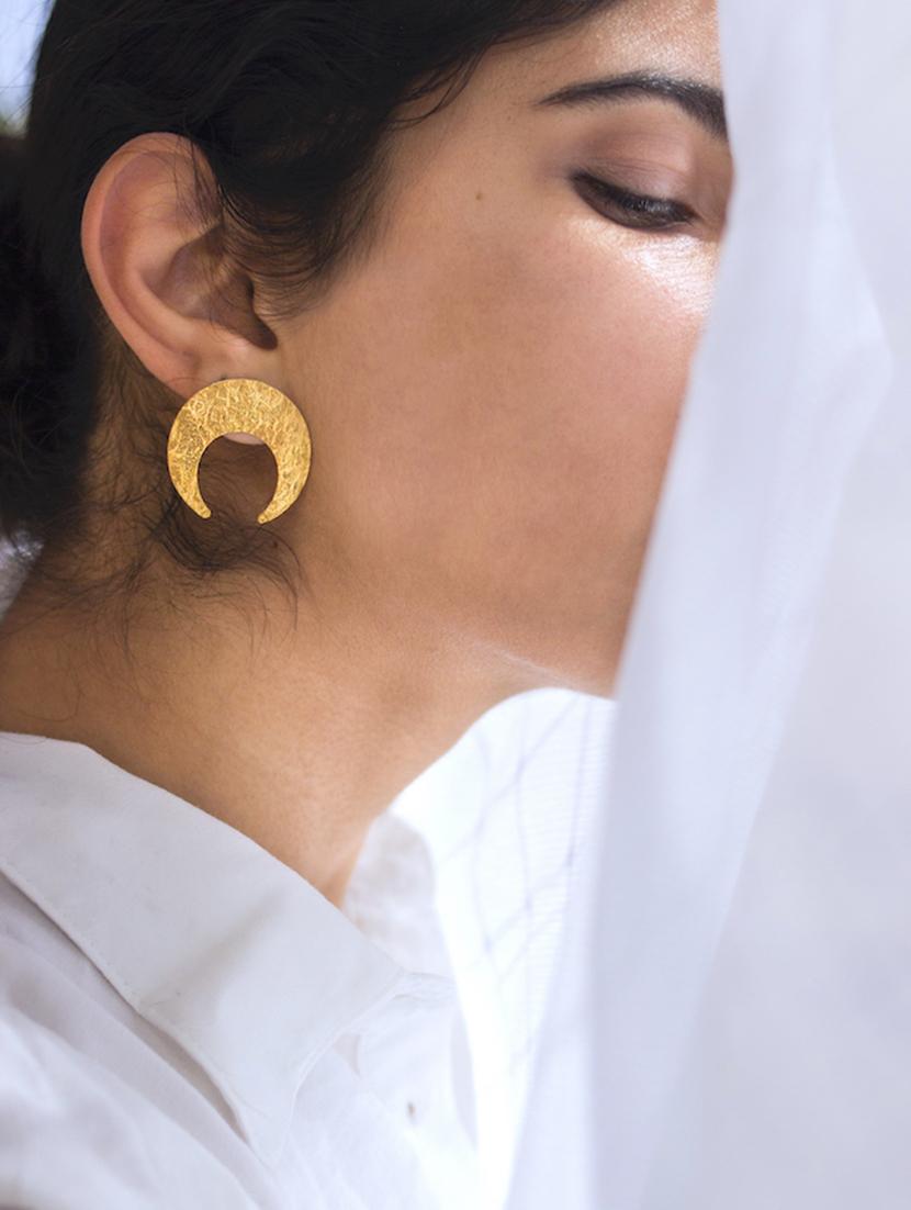 gold plated studs earring - 17637526 - Standard Image - 4