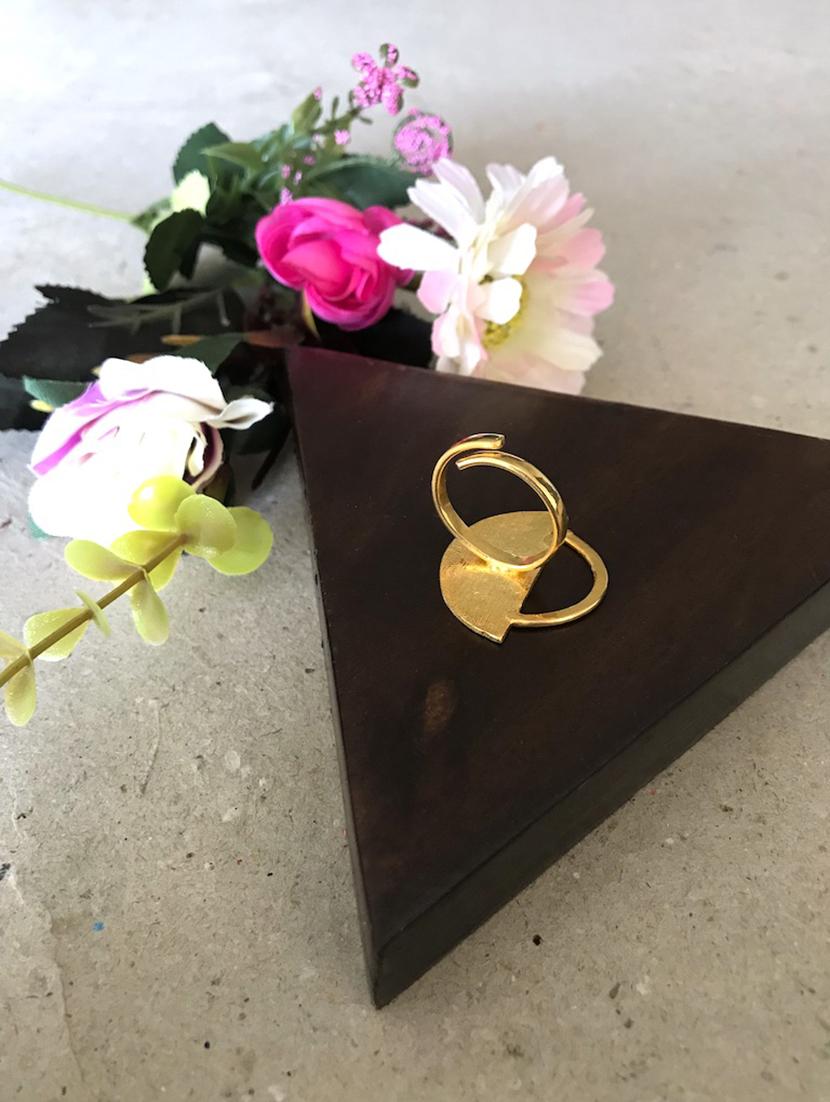 gold plated hand ring - 17637569 -  Standard Image - 1
