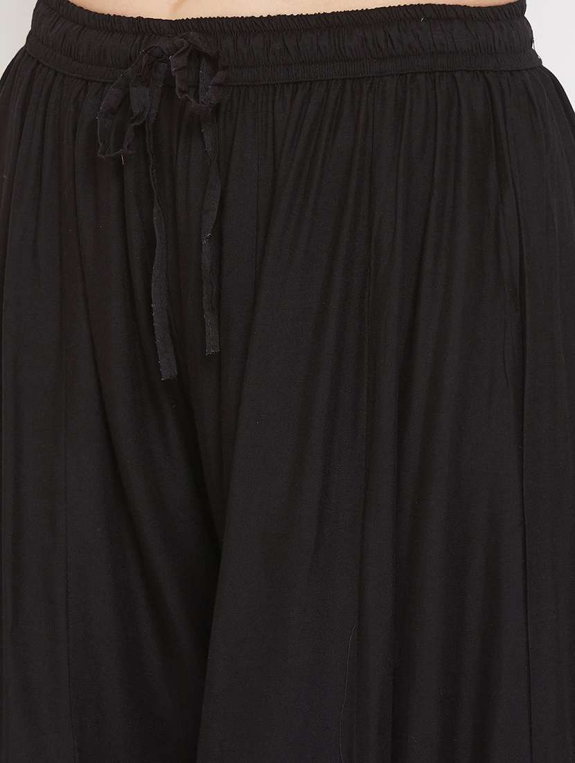 black printed flared palazzo - 17656979 - Standard Image - 4