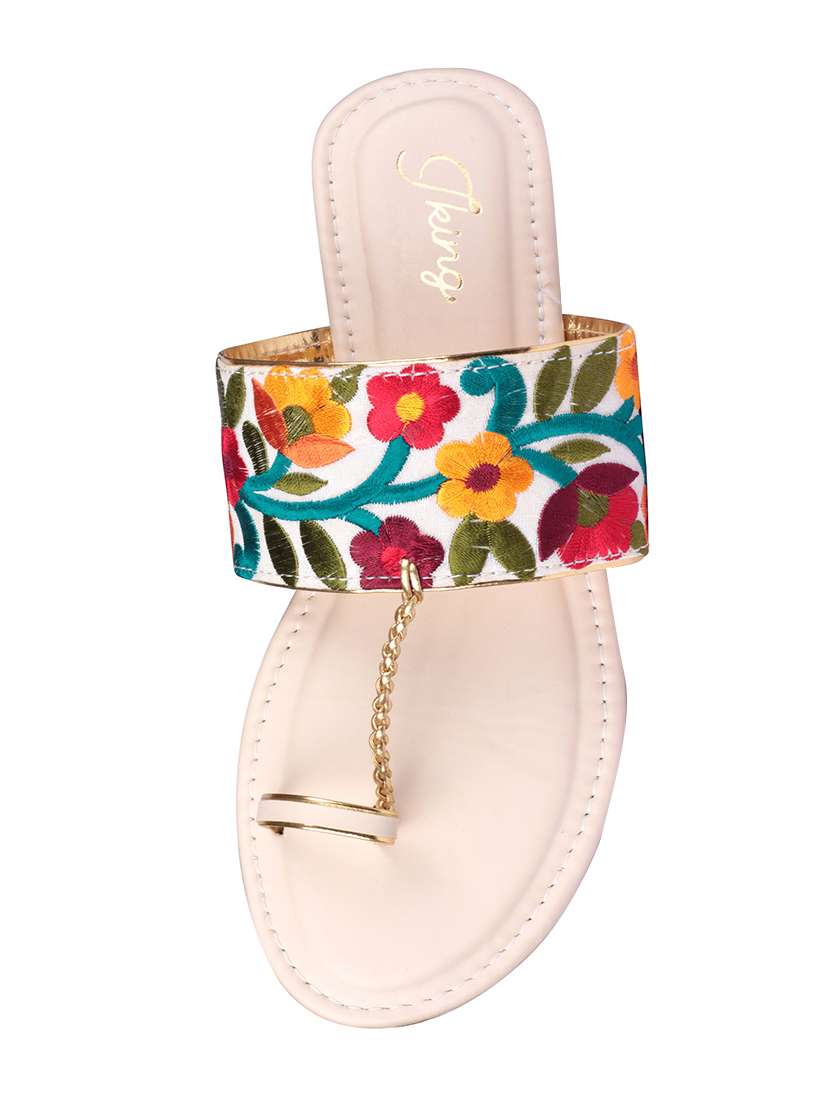 white leatherette ethnic kolhapuris - 17669088 - Standard Image - 6