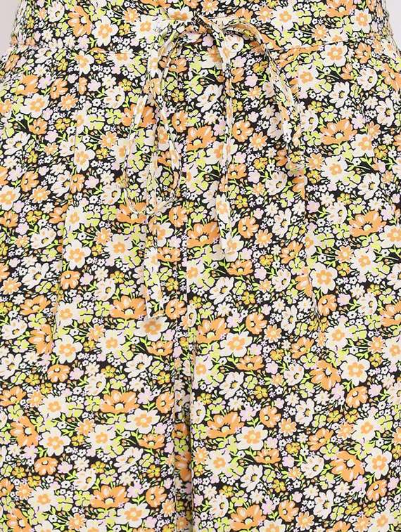 black floral printed flat front trouser - 17715199 -  Standard Image - 4
