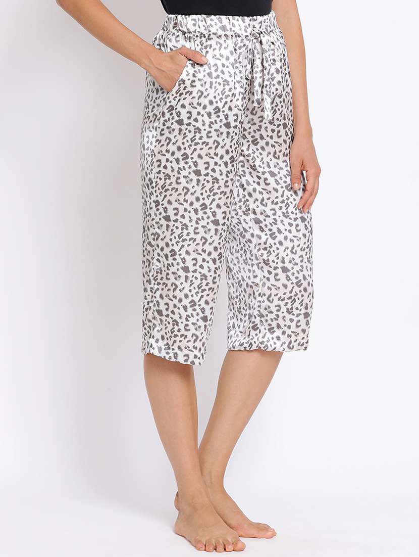 mid rise printed capri  - 17715429 -  Standard Image - 1