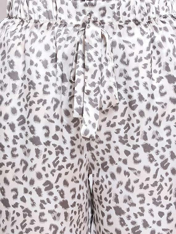 mid rise printed capri - 17715429 - Standard Image - 4