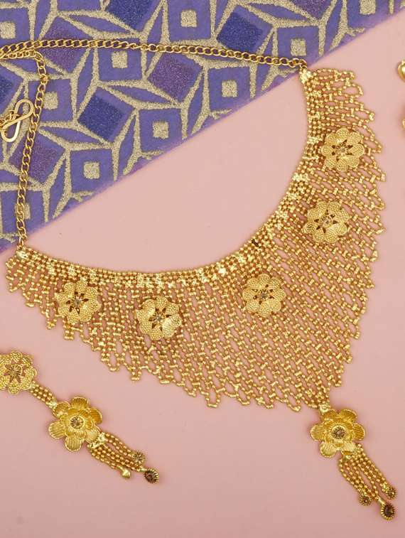 gold plated necklaces and earring set 