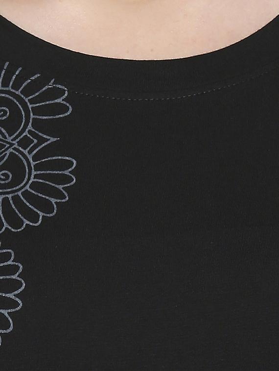 round neck printed tee - 17738316 - Standard Image - 4