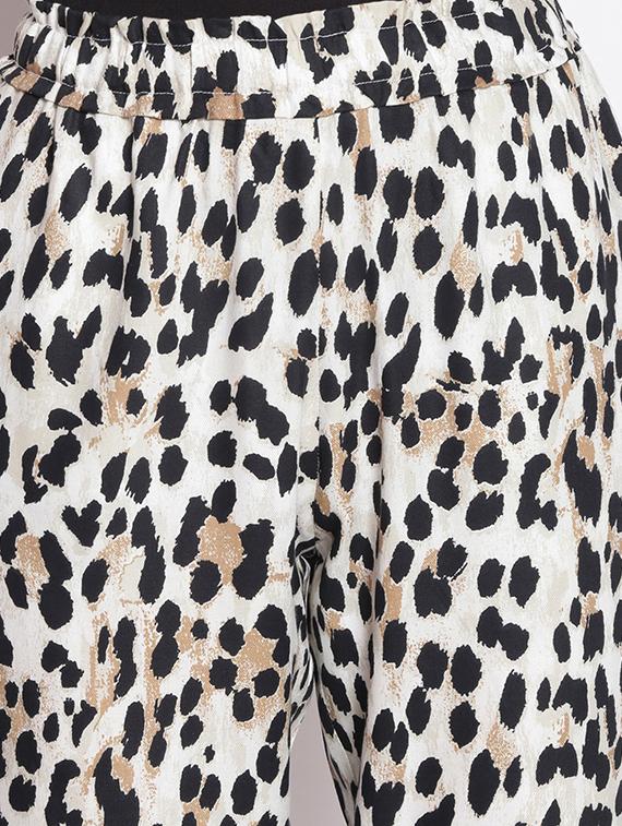 animal print crop pants - 17756139 - Standard Image - 4