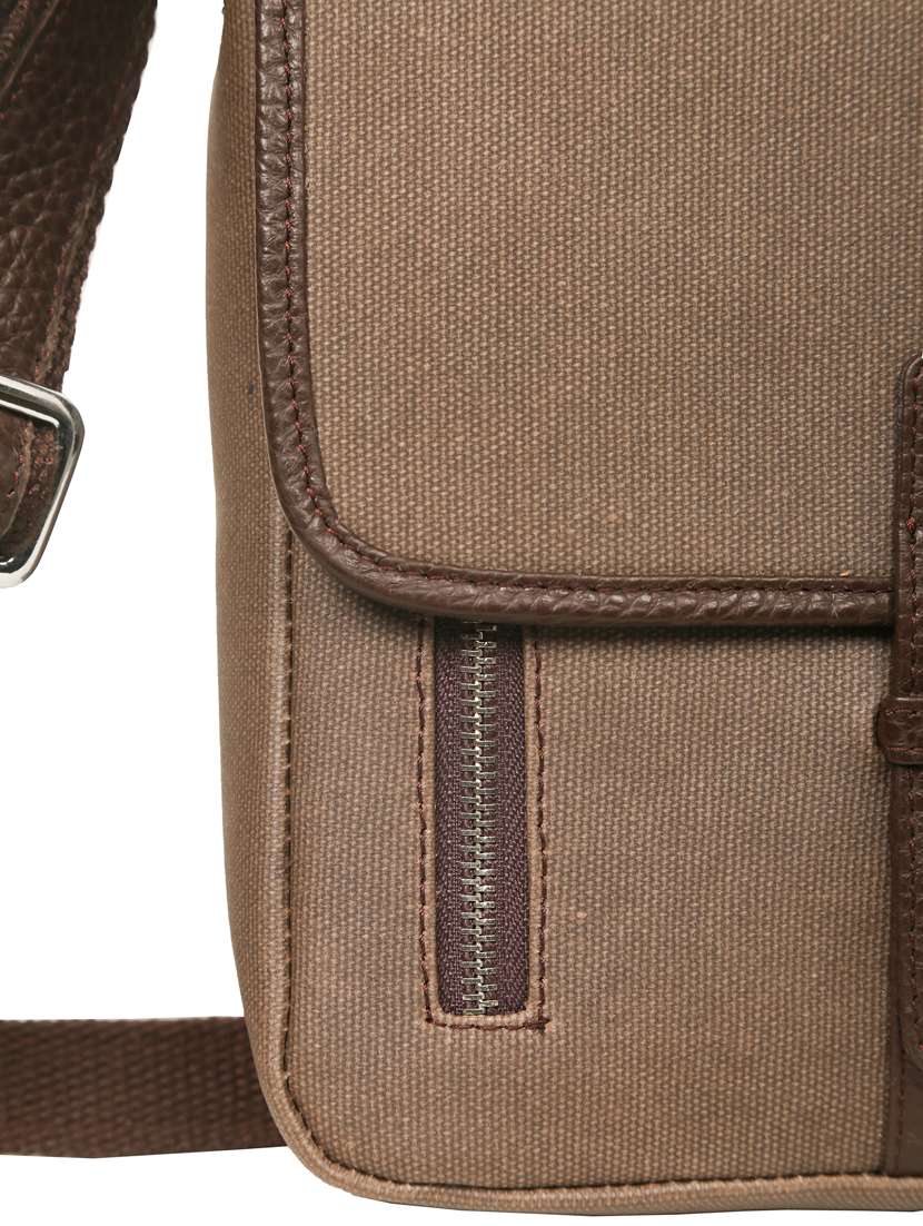 brown canvas messenger messengerbag - 17765792 -  Standard Image - 4