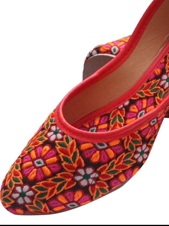 leather juti - 17780566 - Standard Image - 1