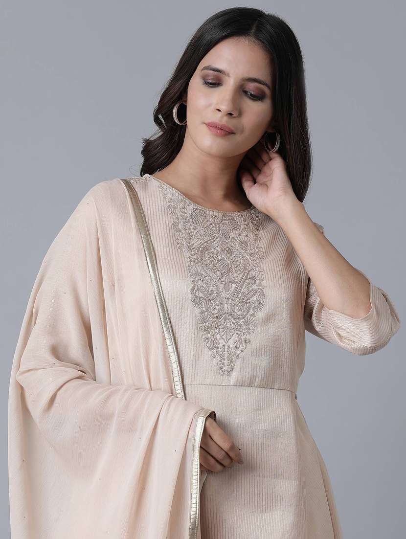 pastel embroidered suit set - 17791418 -  Standard Image - 4