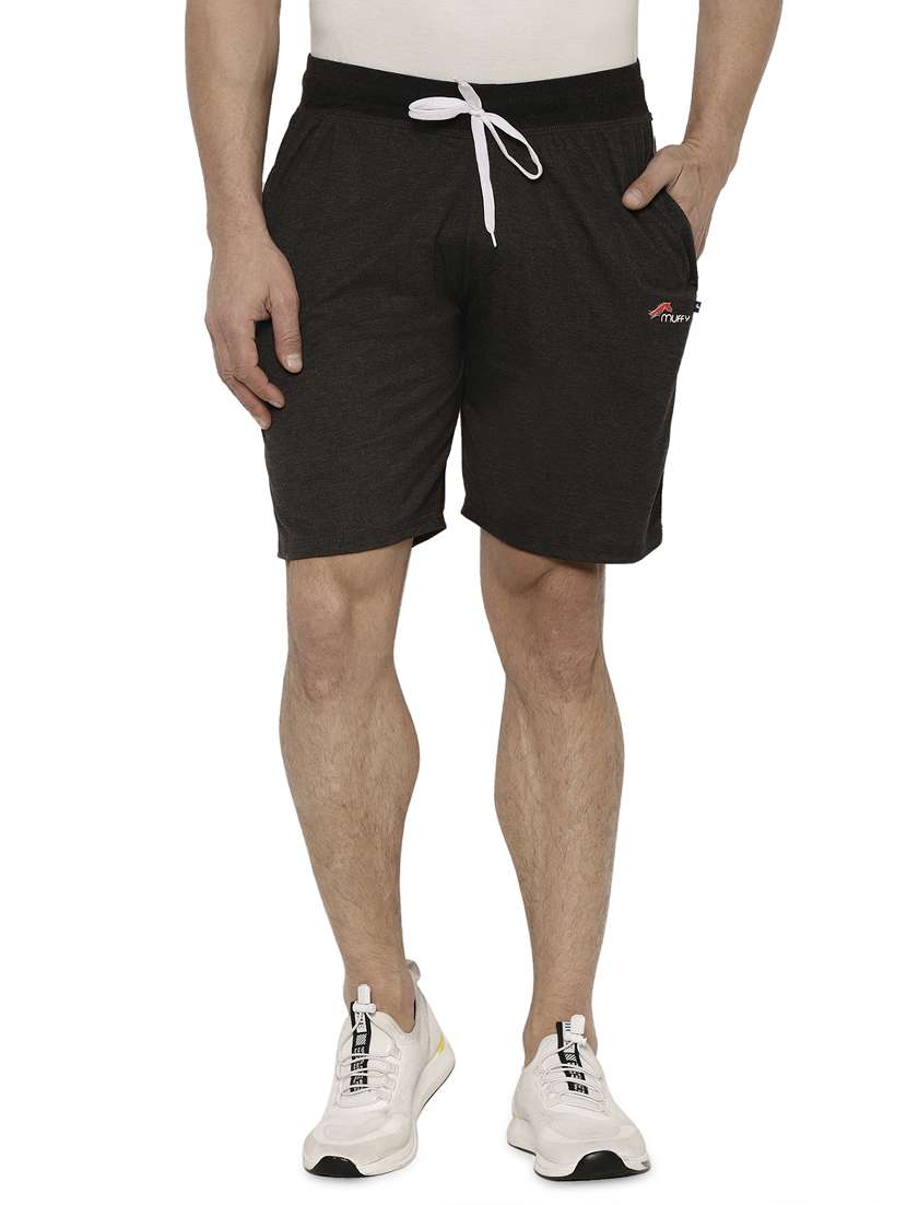 men solid mid rise shorts
