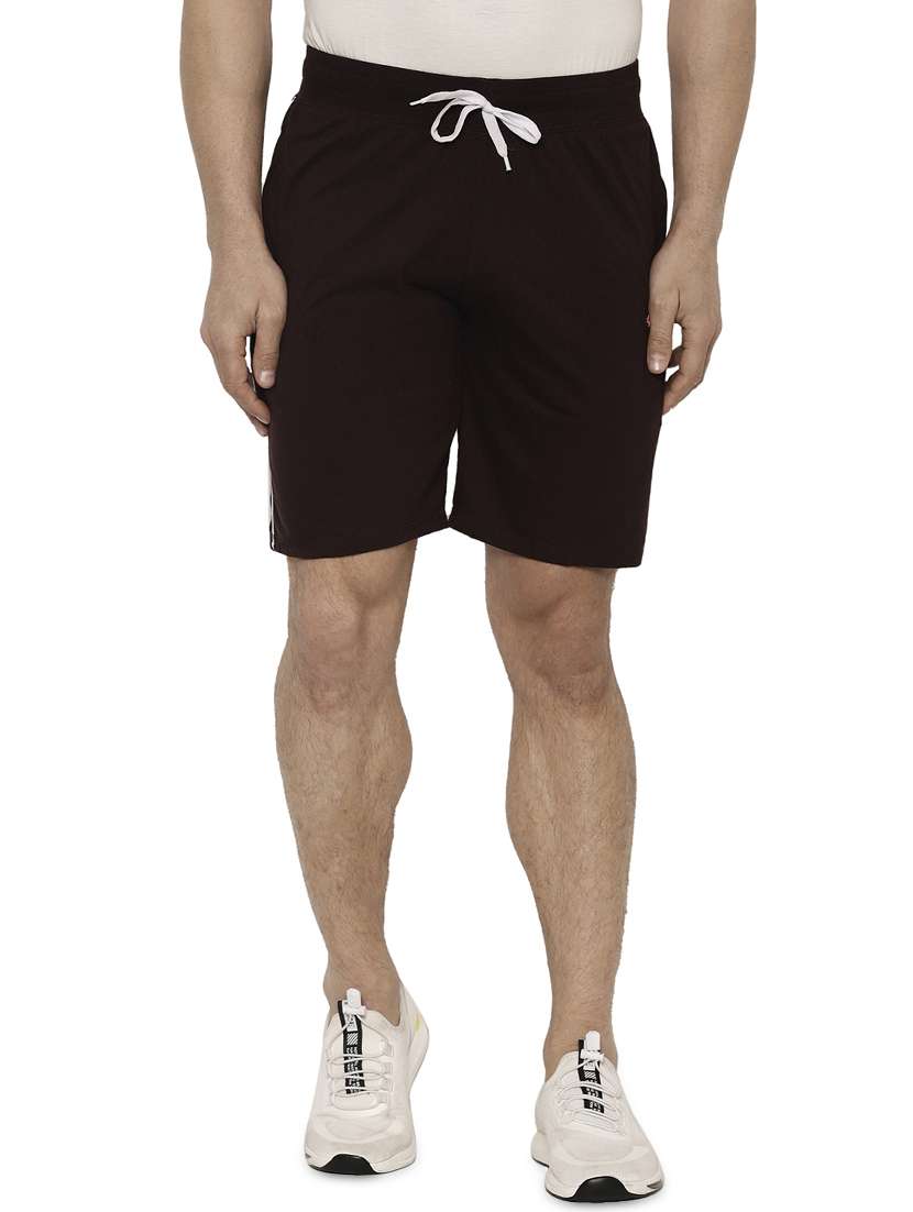 men solid mid rise shorts