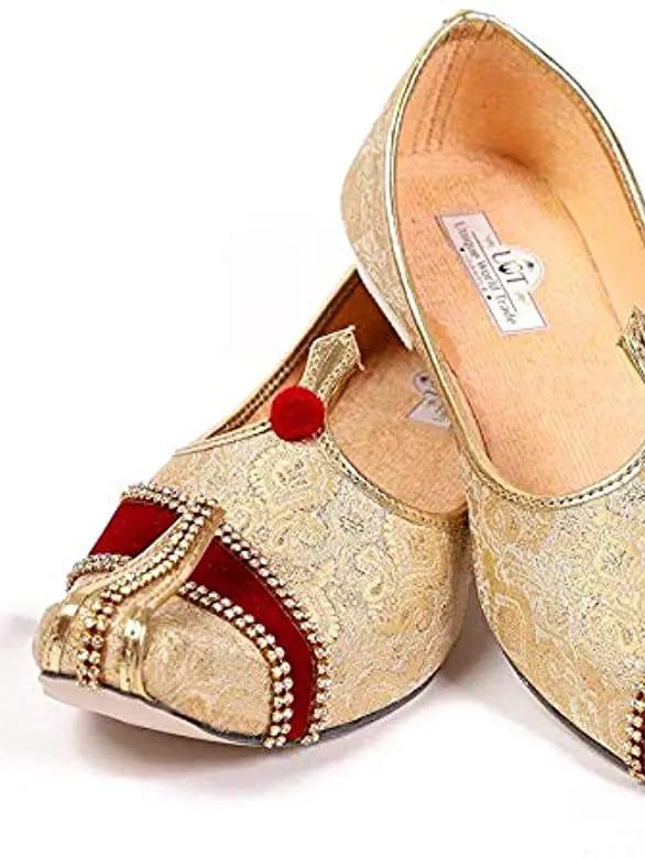 tan jutis & mojaris - 17816461 - Standard Image - 1