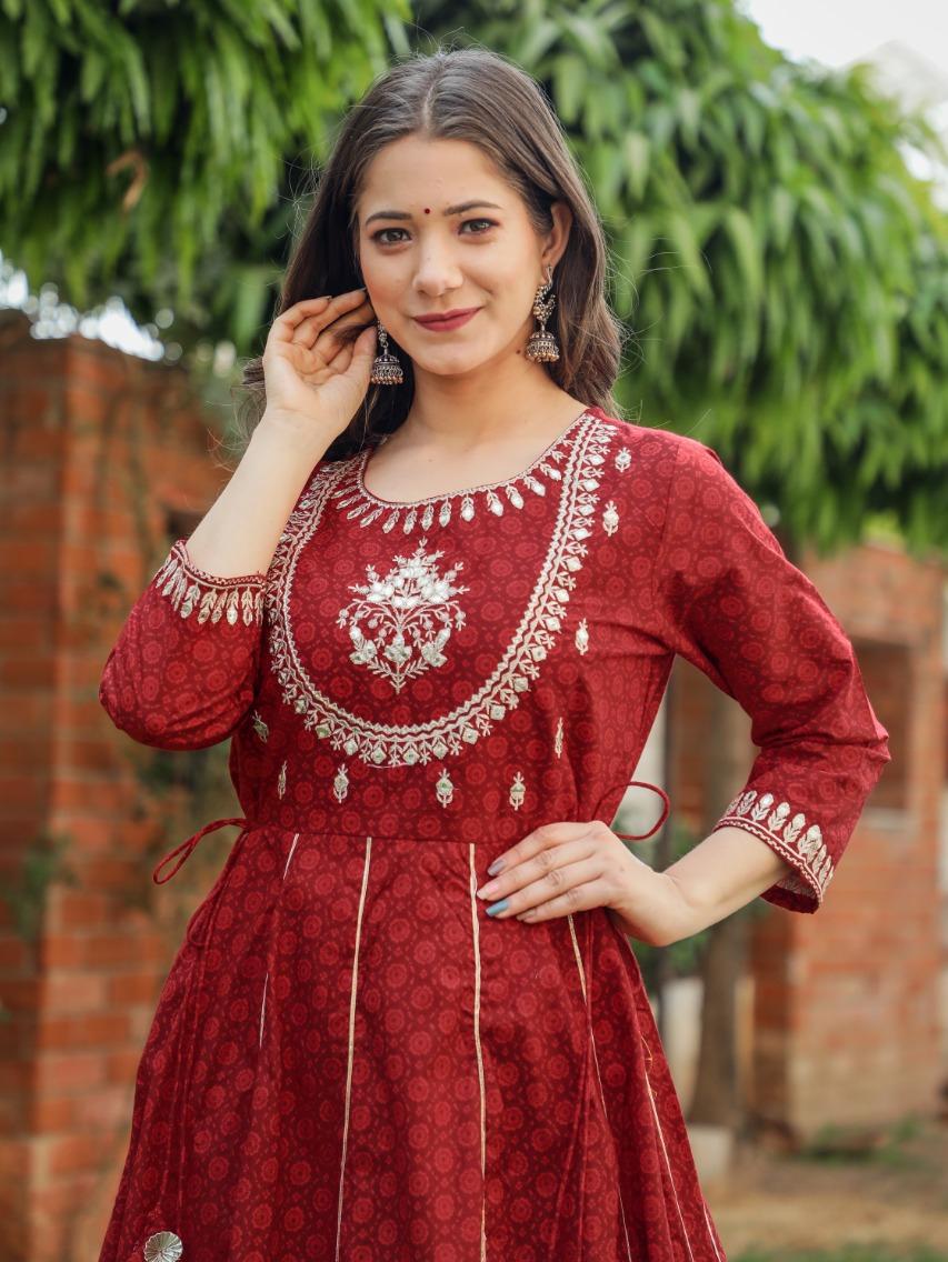 red cotton gowns & kimono - 17822031 - Standard Image - 1