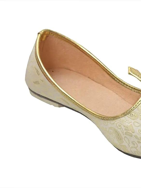 gold jutis & mojaris - 17827899 -  Standard Image - 1