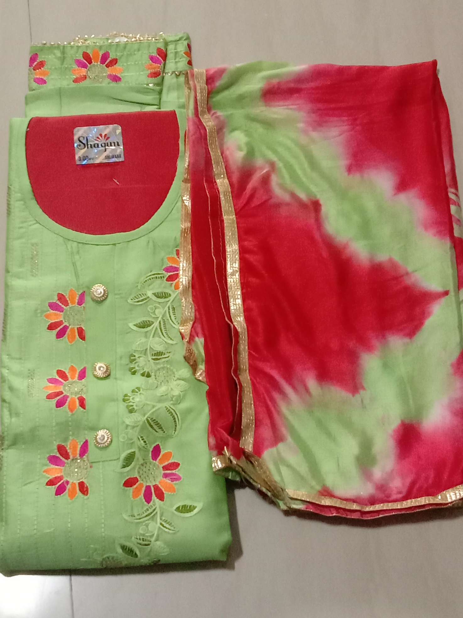 cotton suit  - 17830698 -  Standard Image - 1