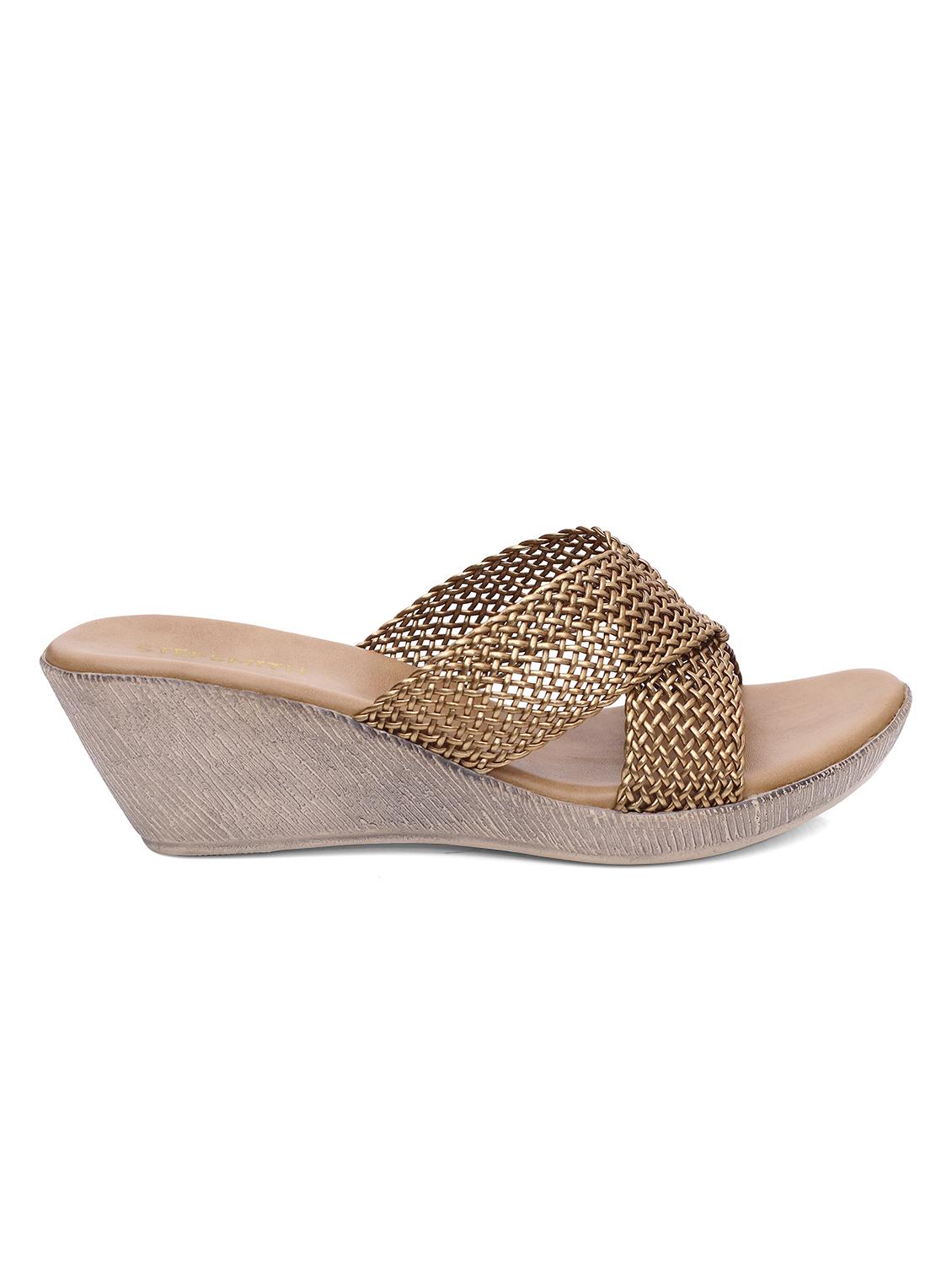 copper slip on  wedge - 17835236 -  Standard Image - 1