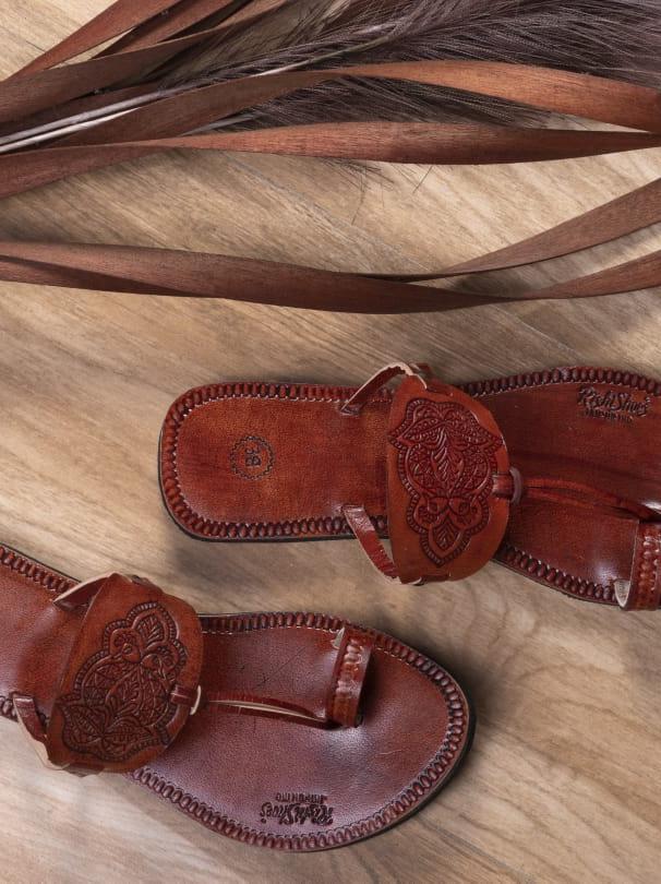 red jutis & mojaris - 17843575 - Standard Image - 1