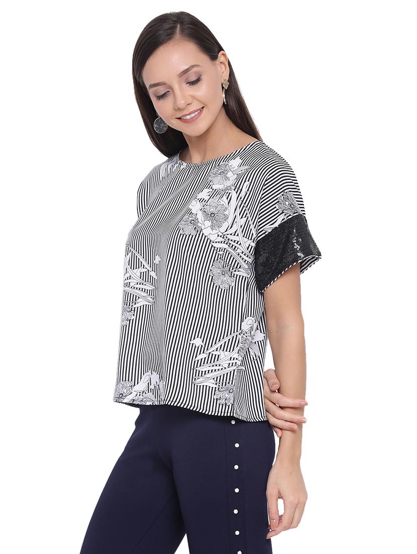 round neck printed top - 17843654 -  Standard Image - 1