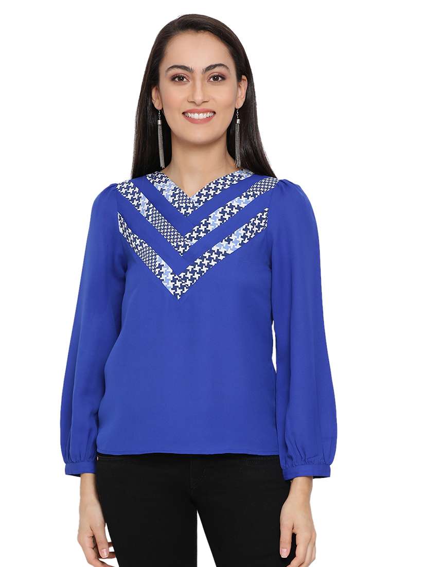 v-neck contrast detail top