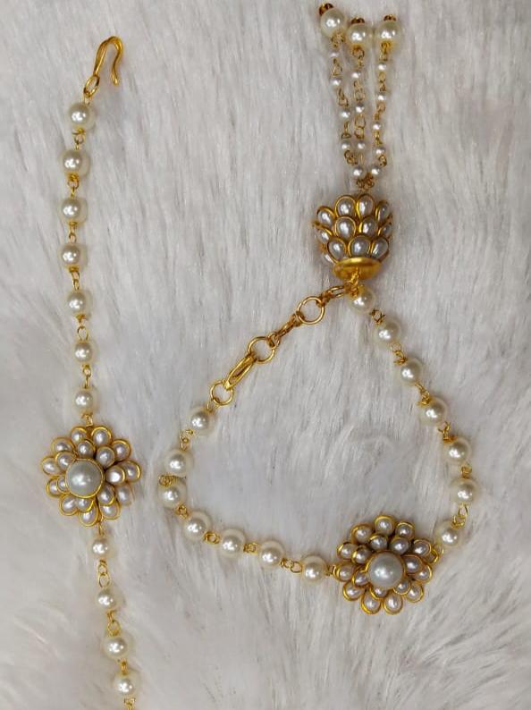 gold gift set - 17854657 -  Standard Image - 1