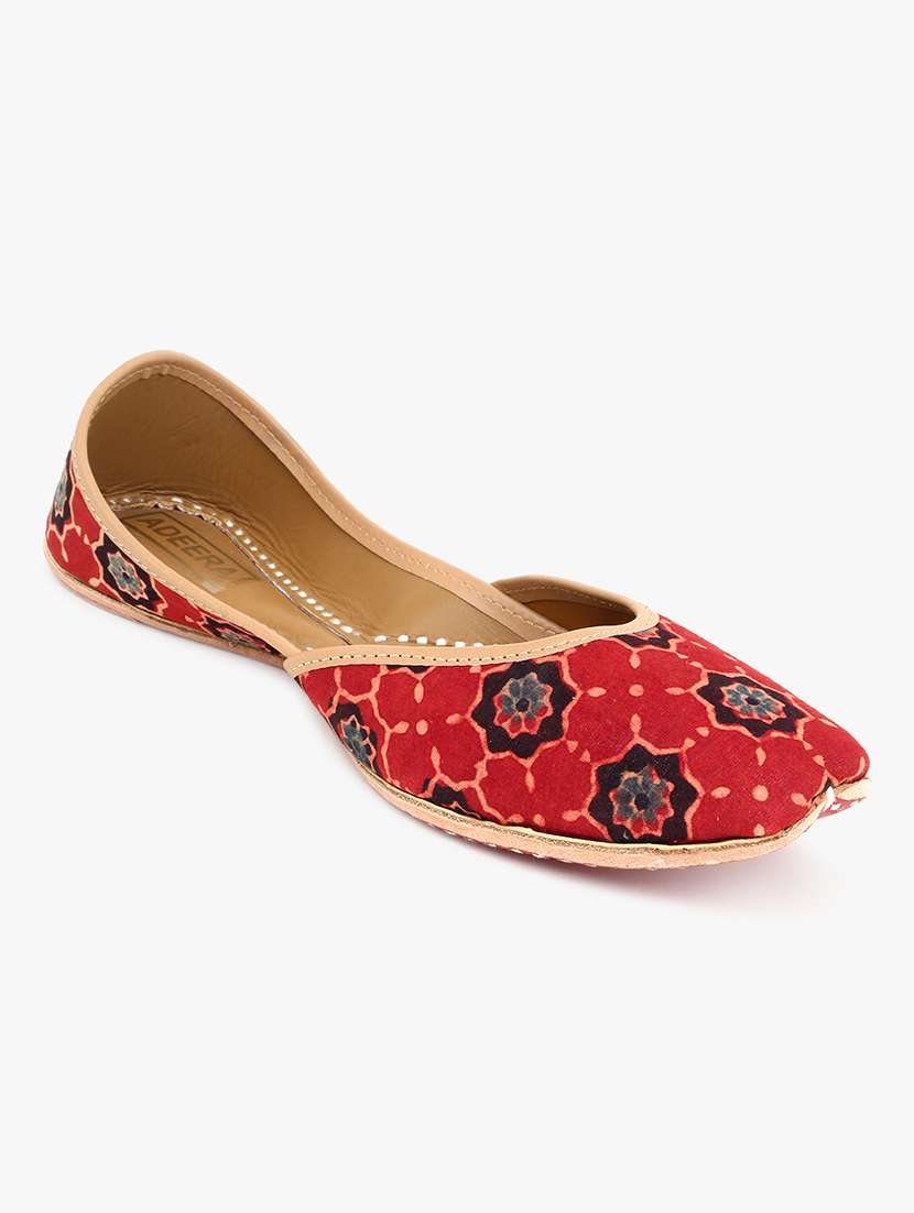 red slip on jutis 