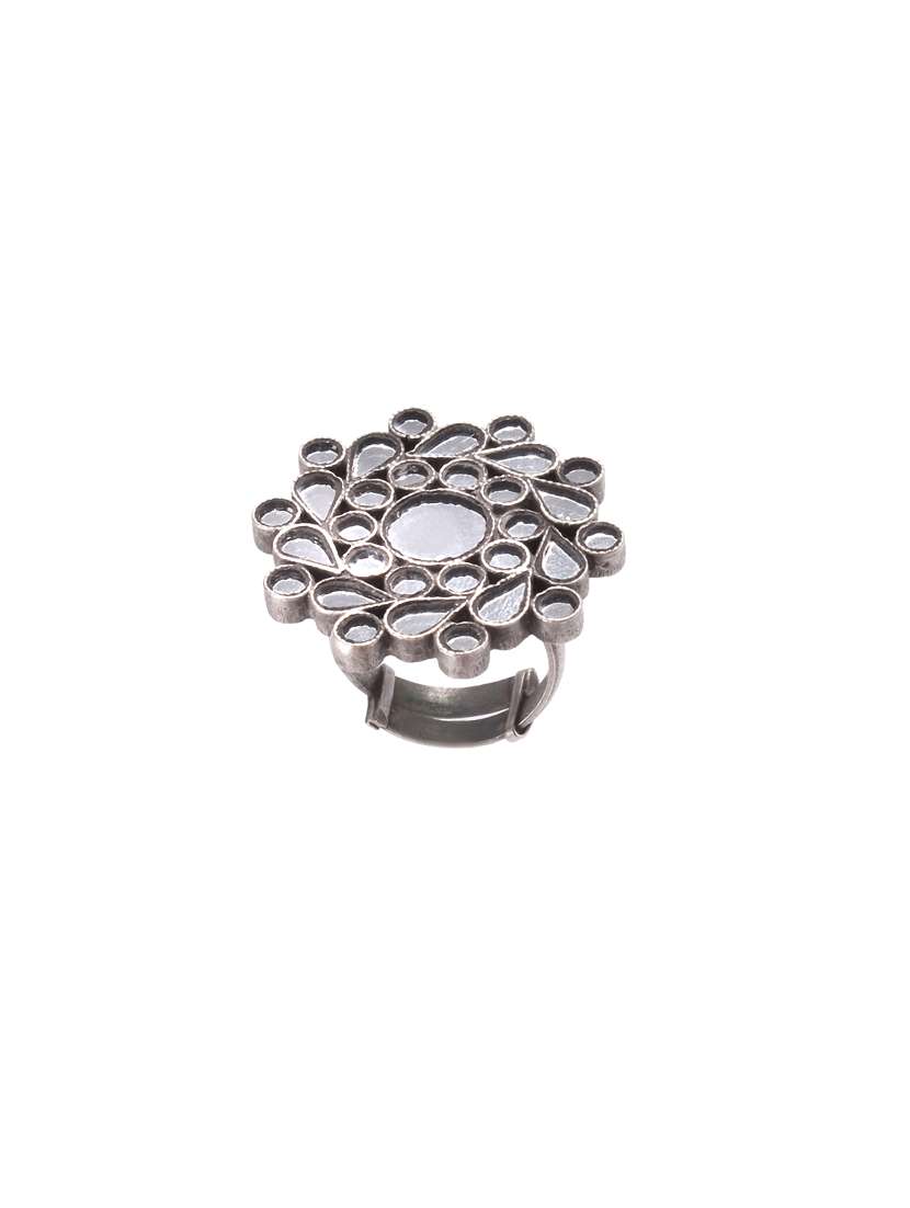 silver finger ring - 17895590 - Standard Image - 1