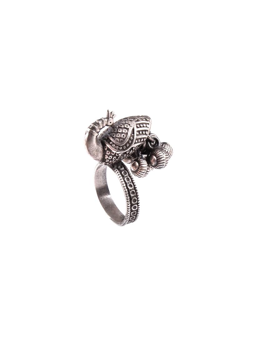 silver finger ring - 17895595 - Standard Image - 1