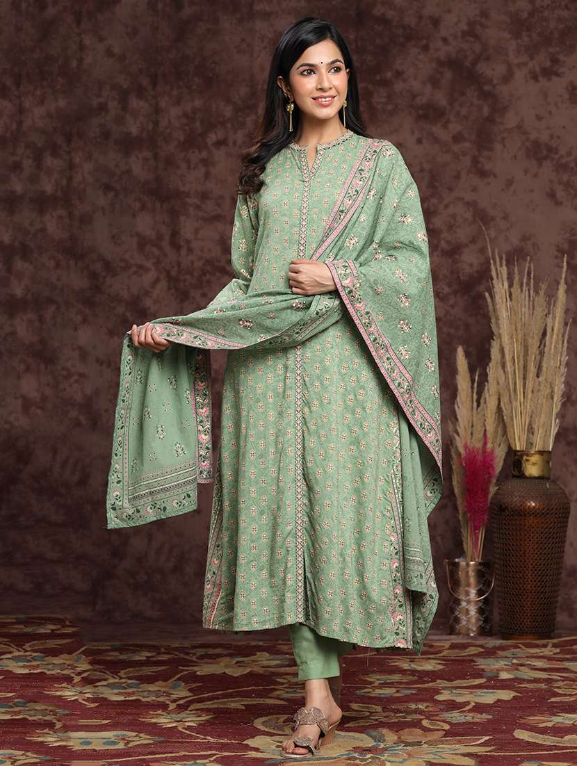 printed suit set  - 17948391 -  Standard Image - 1