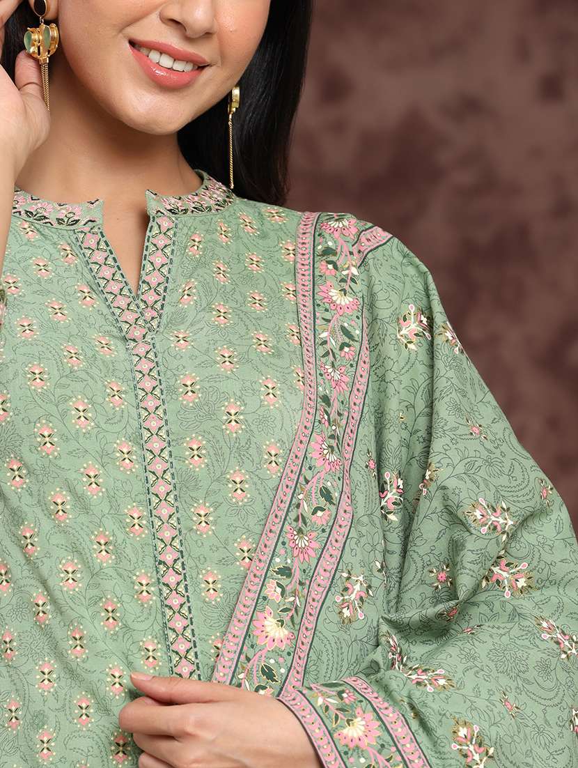 printed suit set  - 17948391 -  Standard Image - 4