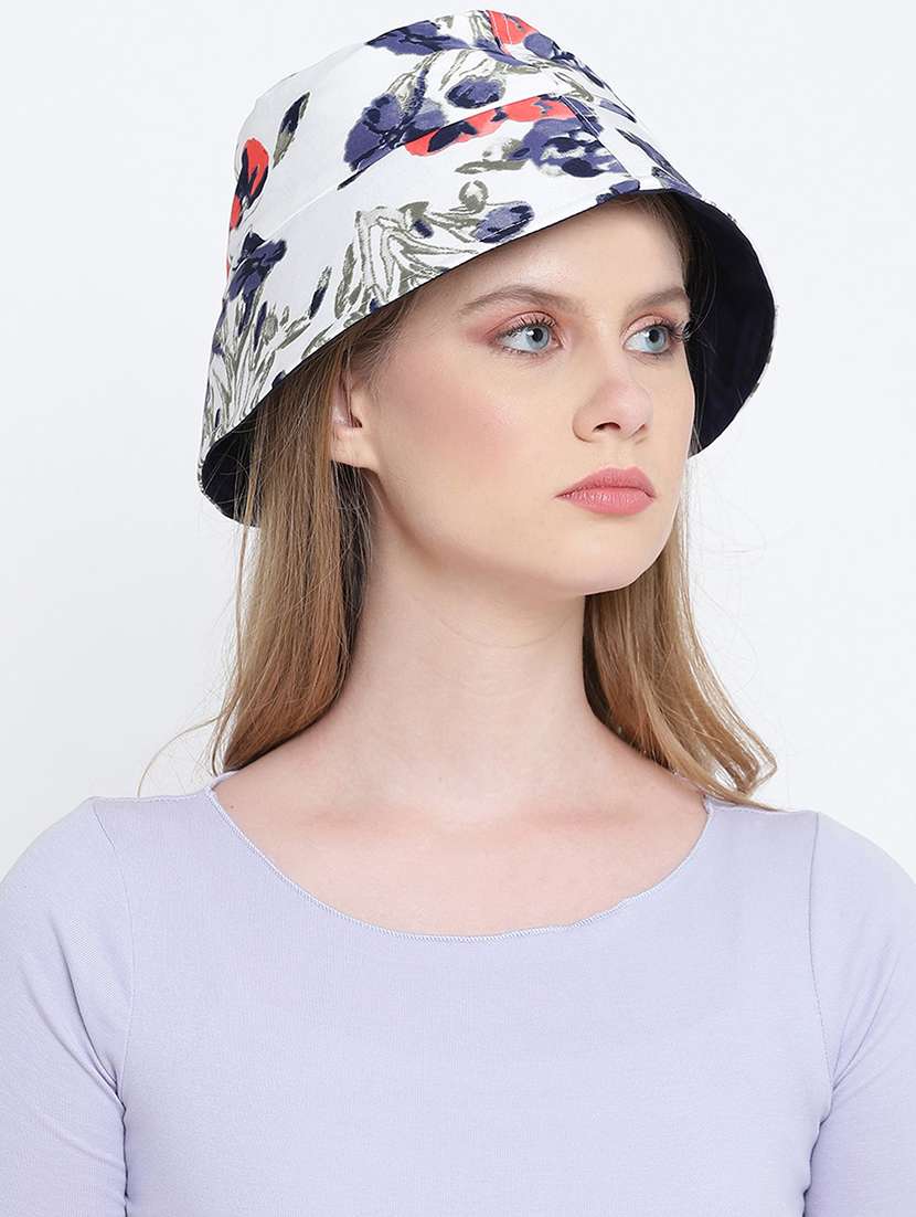 white printed summer hat - 17956227 -  Standard Image - 4